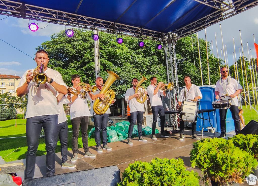 Brass bändin keikka Balkan Wine Festilla | Kesä Bulgarian Sofiassa Elämää Nomadina