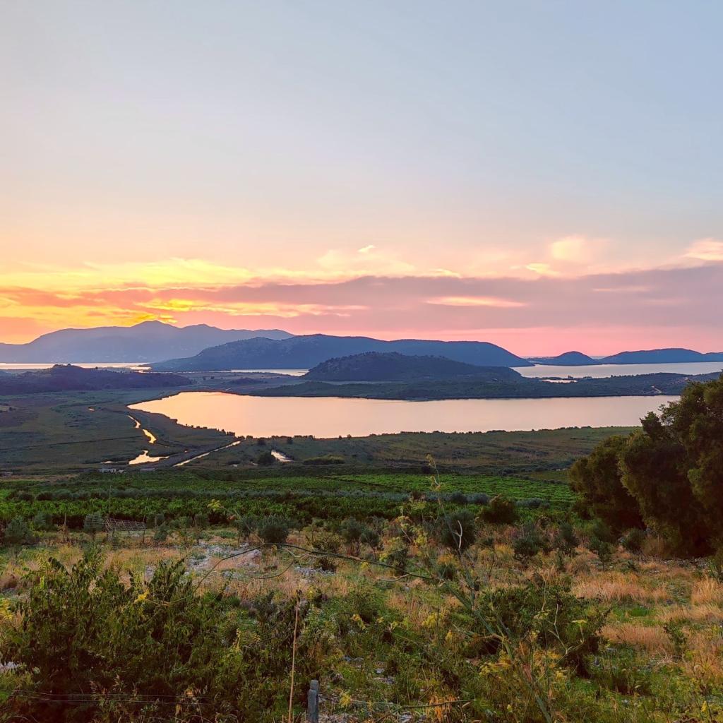 Auringonlasku Etelä-Albaniassa | Albania: Kruja, Tirana ja rannikkoa | Elämää Nomadina