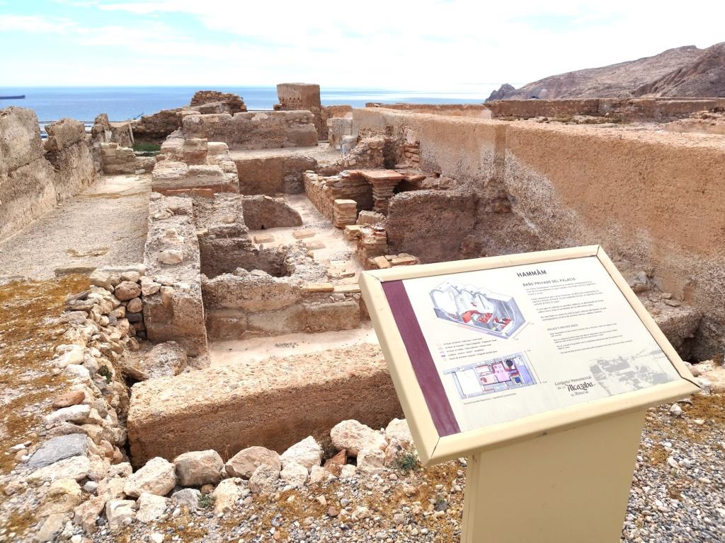 Alcazaba de Almeria linnoitus, kylpylän rauniot | Road trip Espanjasta Portugaliin | Elämää Nomadina