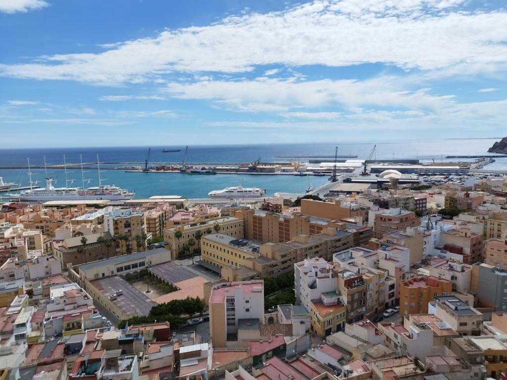 Almeria, maisema linnoitukselta | Road trip Espanjasta Portugaliin | Elämää Nomadina