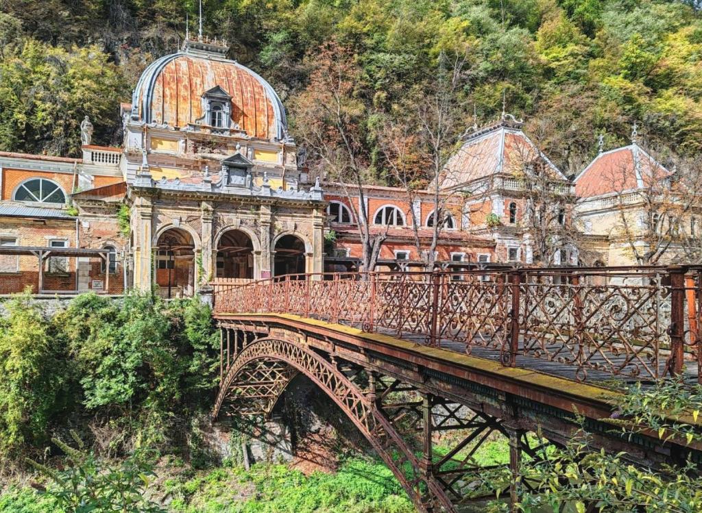 Elämää Nomadina - Syksyinen road trip Romaniasta Slovenian kautta Ranskaan Băile Herculane | Romania | Syksyinen pakumatka halki Euroopan | Elämää Nomadina