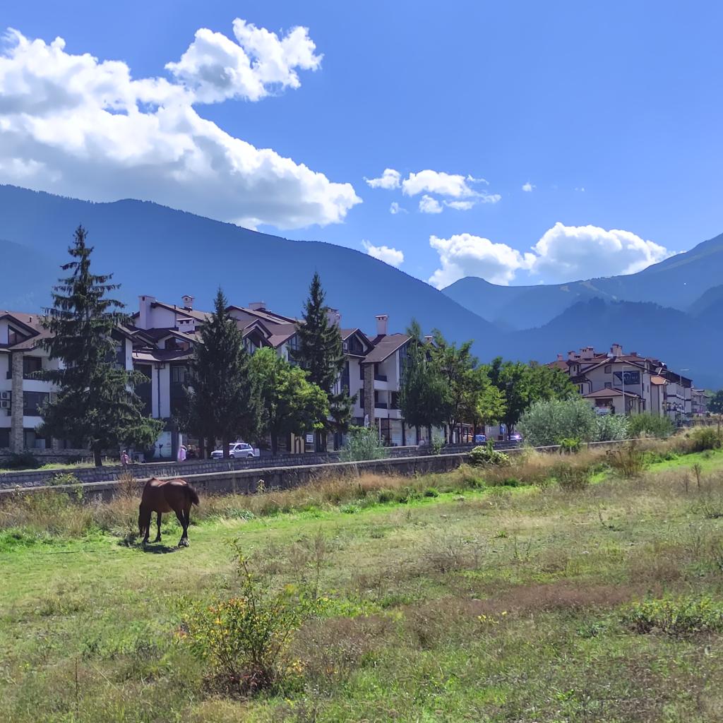 Vuoristomaisema Banskossa | Bansko, Bulgaria | Elämää Nomadina blogi