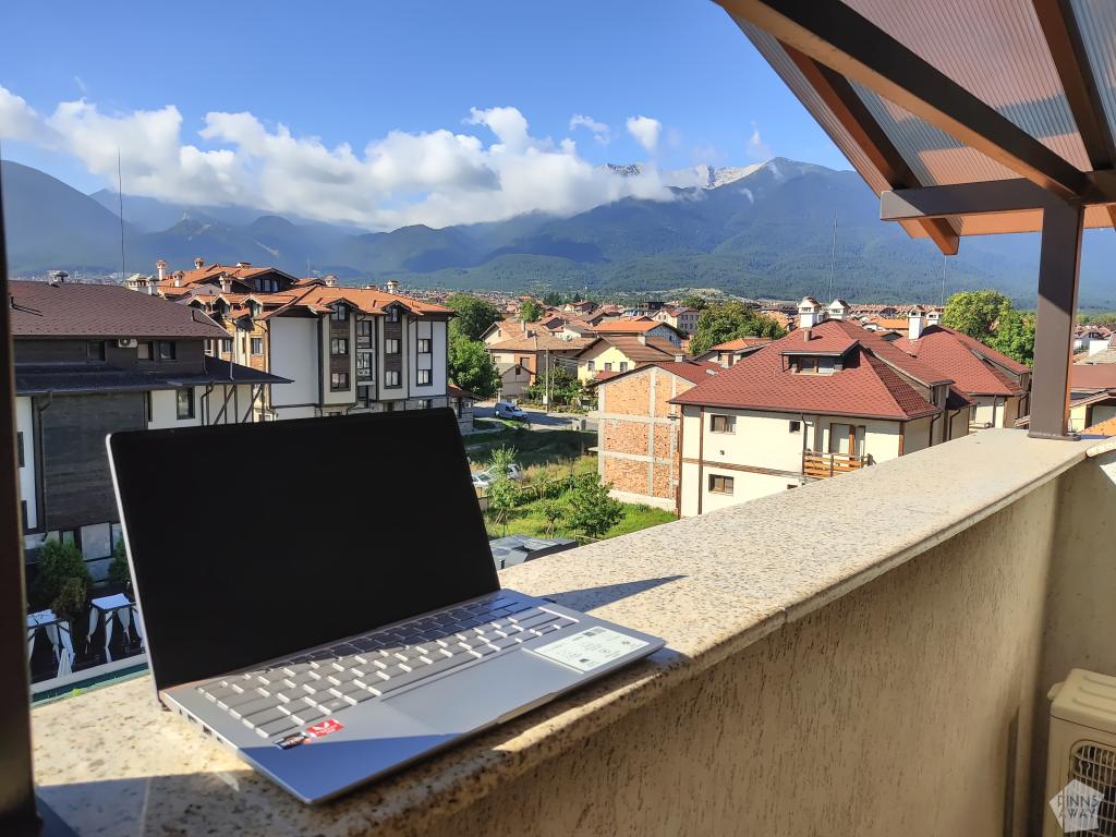 Laptop with a view in Bansko | Bansko, Bulgaria | Elämää Nomadina blogi