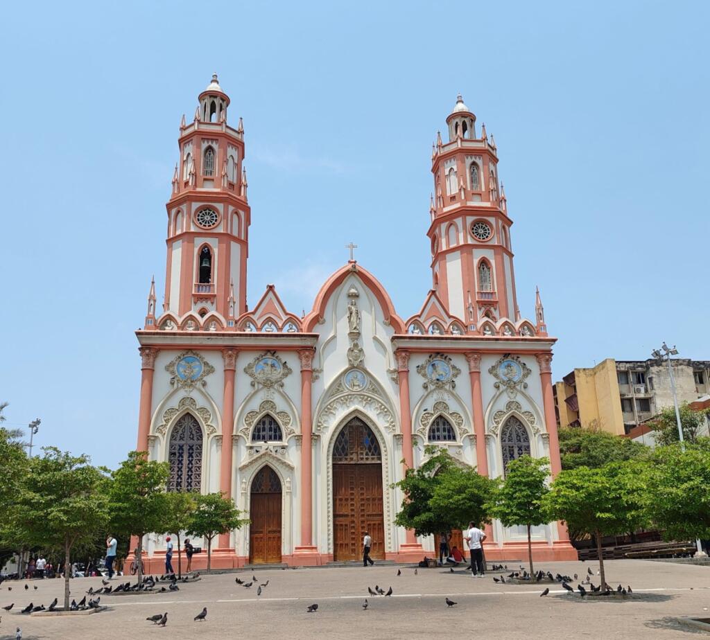 Elämää Nomadina - Seikkailu Kolumbiassa vei suurkaupungeista rantakohteisiin Church of San Nicolas de Tolentino, Baranquilla | Kolumbia | Elämää Nomadina blogi