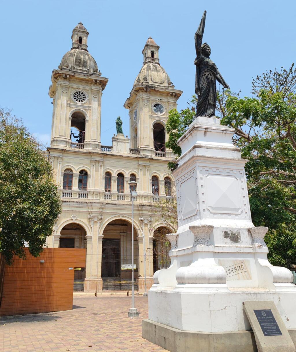 Elämää Nomadina - Seikkailu Kolumbiassa vei suurkaupungeista rantakohteisiin Iglesia San José, Barranquilla | Kolumbia | Elämää Nomadina blogii