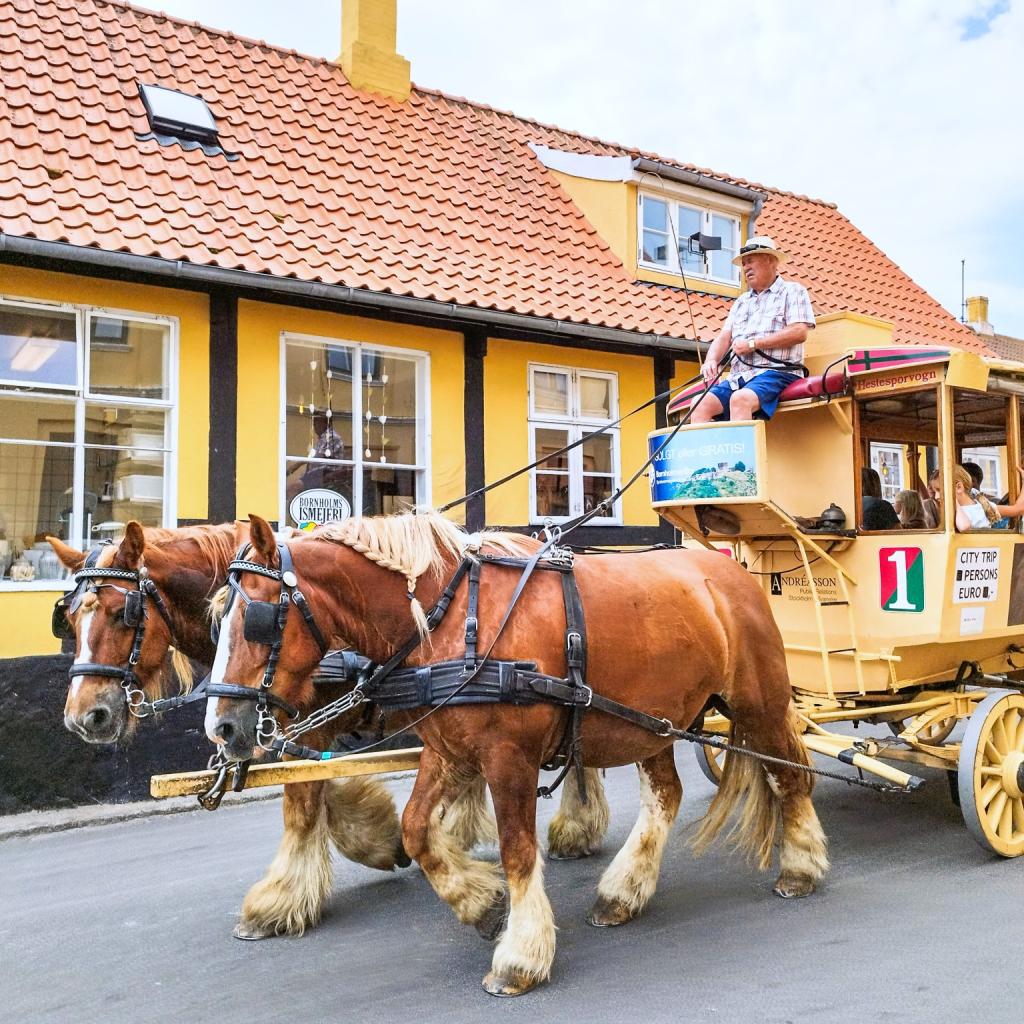 Horse cart in Svaneke, Bornholm | road trip | Elämää Nomadina