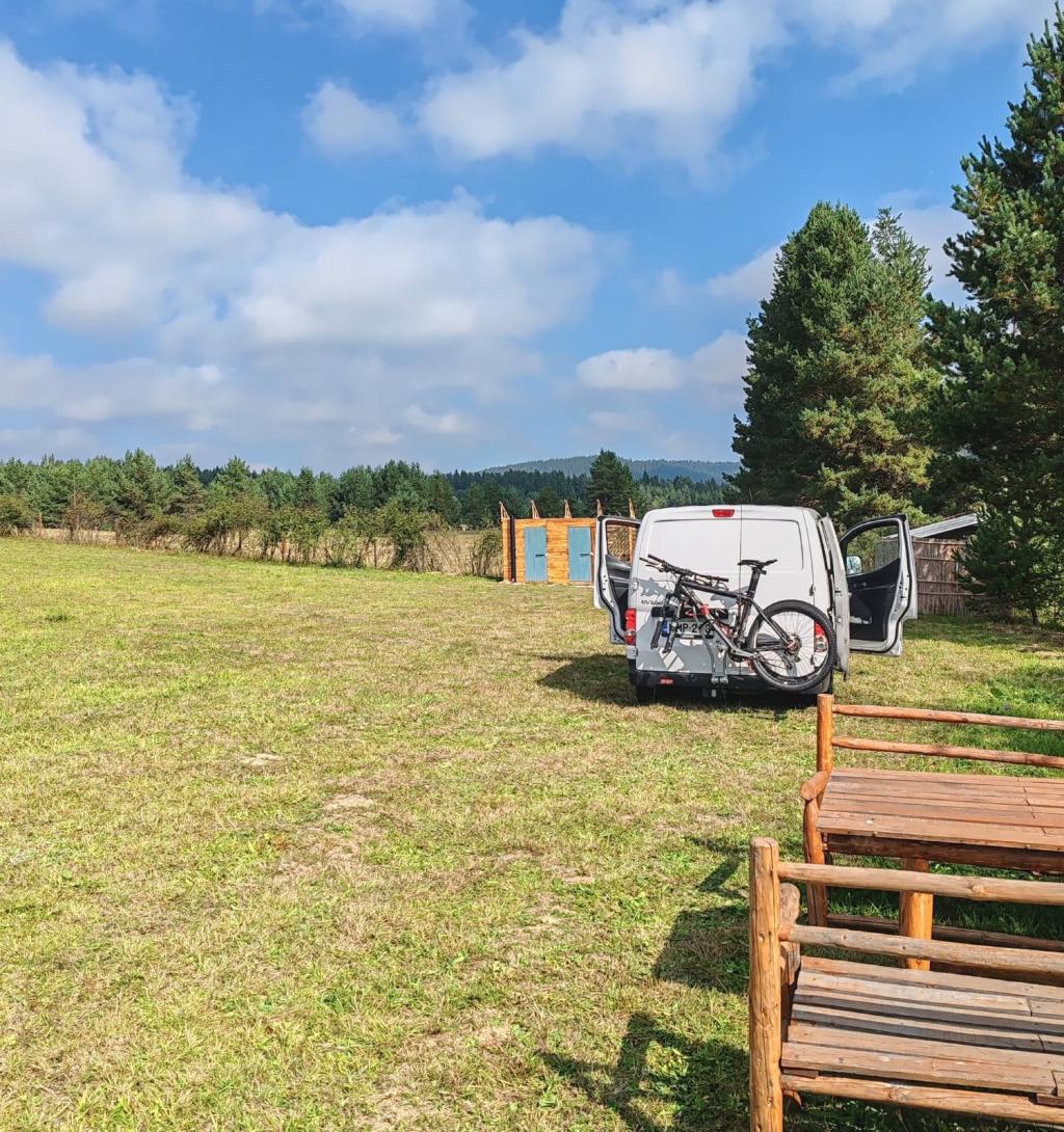 Leirintäalueella Bosnia-Hertsegovinassa | Kesäturistina Suomessa ja automatka halki Itä-Euroopan | Elämää Nomadina