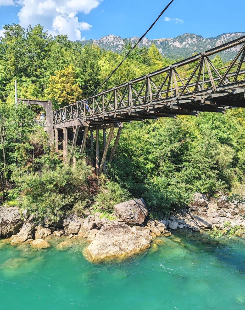 Rajasilta yli Tara-joen Bosnia-Hertzegovina-Montenegro | Kesäturistina Suomessa ja road trip halki Itä-Euroopan | Elämää Nomadina