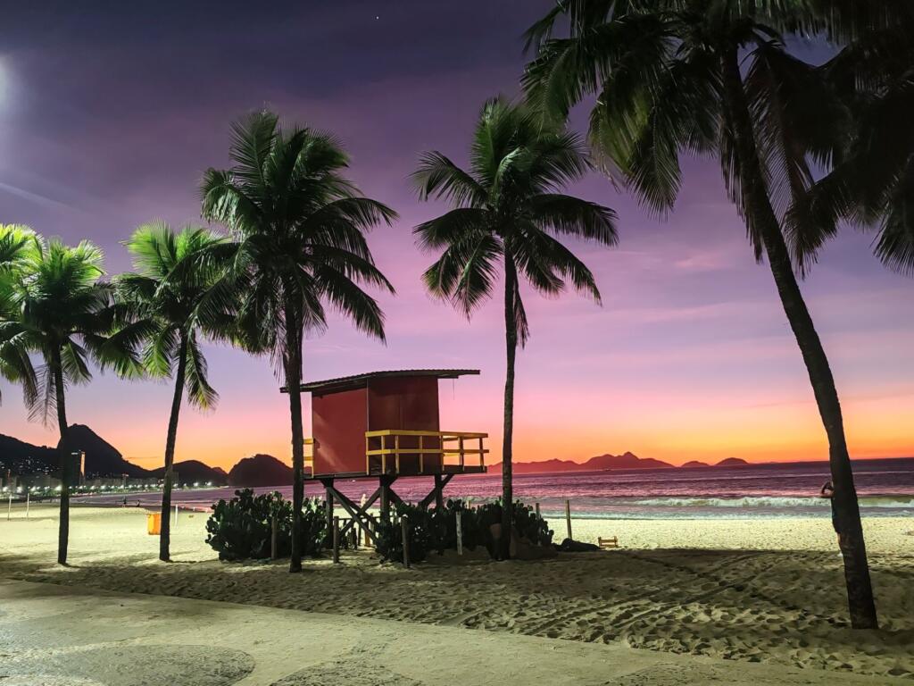 Auringonnousu Copacabanalla, Rio de Janeiro, Brasilia | Itacarén rannoilta Rio de Janeiroon ja São Pauloon | Elämää Nomadina