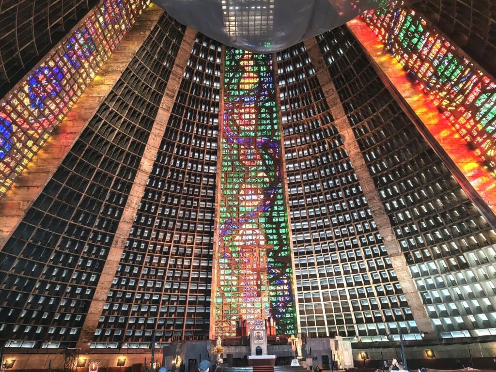 Catedral Metropolitana de São Sebastião do Rio de Janeiro, Brasilia | Itacarén rannoilta Rio de Janeiroon ja São Pauloon | Elämää Nomadina
