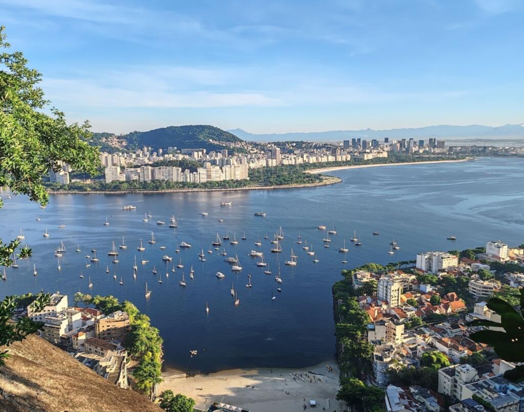 Maisema Morro da Urcalta, Rio de Janeiro, Brasilia | Itacarén rannoilta Rio de Janeiroon ja São Pauloon | Elämää Nomadina