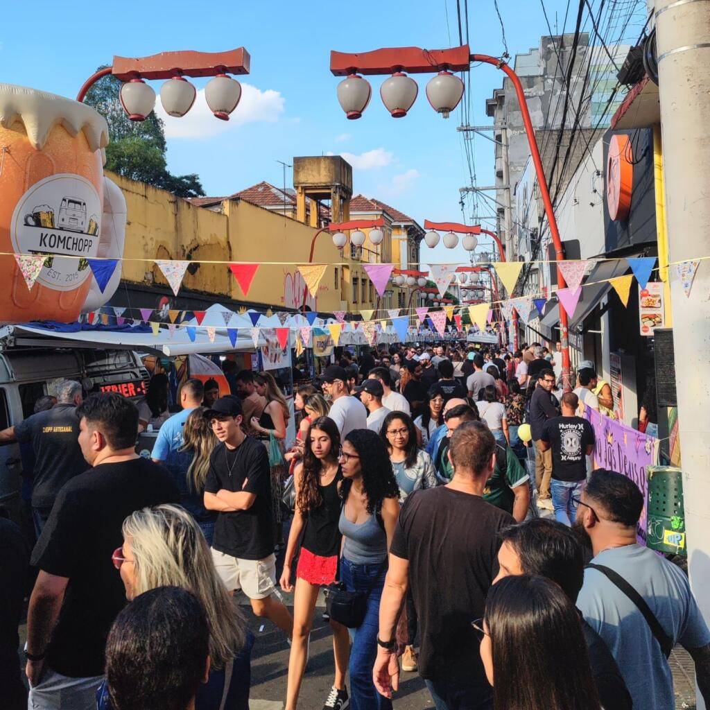 Liberdaden katumaisemaa, São Paulo, Brasilia | Itacarén rannoilta Rio de Janeiroon ja São Pauloon | Elämää Nomadina blogi