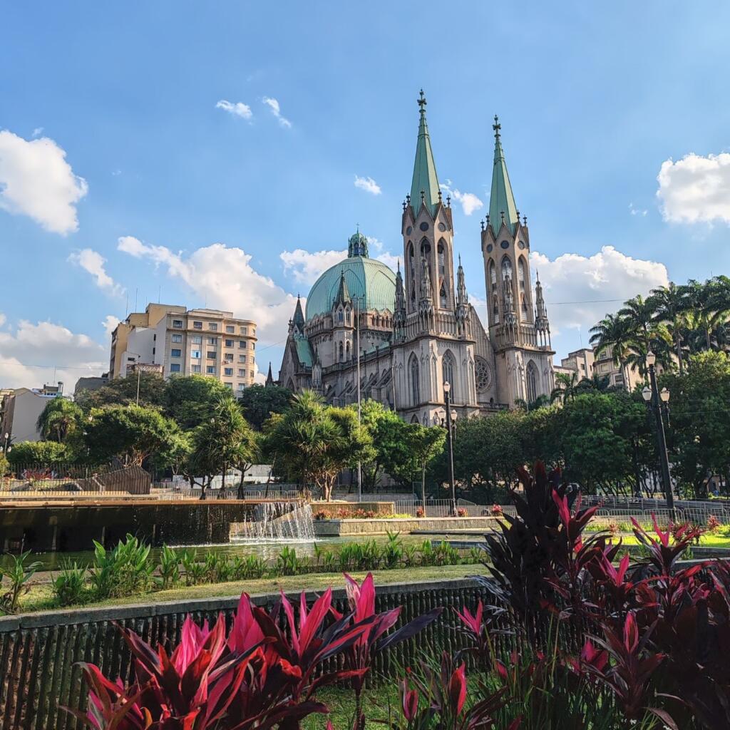 Sé Metropolitan Cathedral, São Paulo, Brasilia | Itacarén rannoilta Rio de Janeiroon ja São Pauloon | Elämää Nomadina