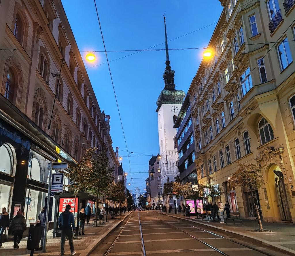 Elämää Nomadina - Syksyinen road trip Romaniasta Slovenian kautta Ranskaan Brnon vanha keskusta, Tsekki | Syksyinen pakumatka halki Euroopan | Elämää Nomadina