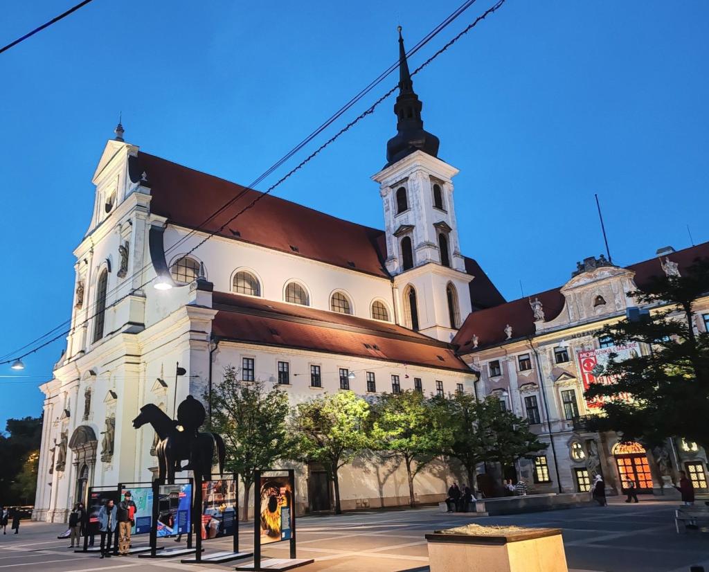 Elämää Nomadina - Syksyinen road trip Romaniasta Slovenian kautta Ranskaan Brnon vanha keskusta, Tsekki | Syksyinen pakumatka halki Euroopan | Elämää Nomadina