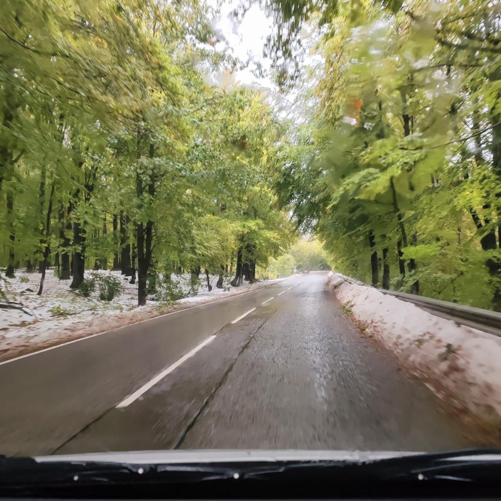 Elämää Nomadina - Syksyinen road trip Romaniasta Slovenian kautta Ranskaan Luminen syysmaisema Bulgarian vuorilla | Syksyinen pakumatka halki Euroopan | Elämää Nomadina