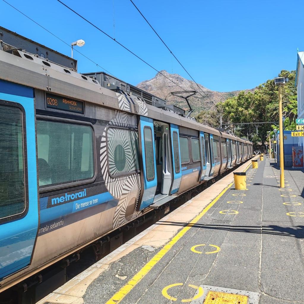 Metrorail-juna | Kapkaupunki on Etelä-Afrikan kaunein kaupunkikohde | Elämää Nomadina blogi