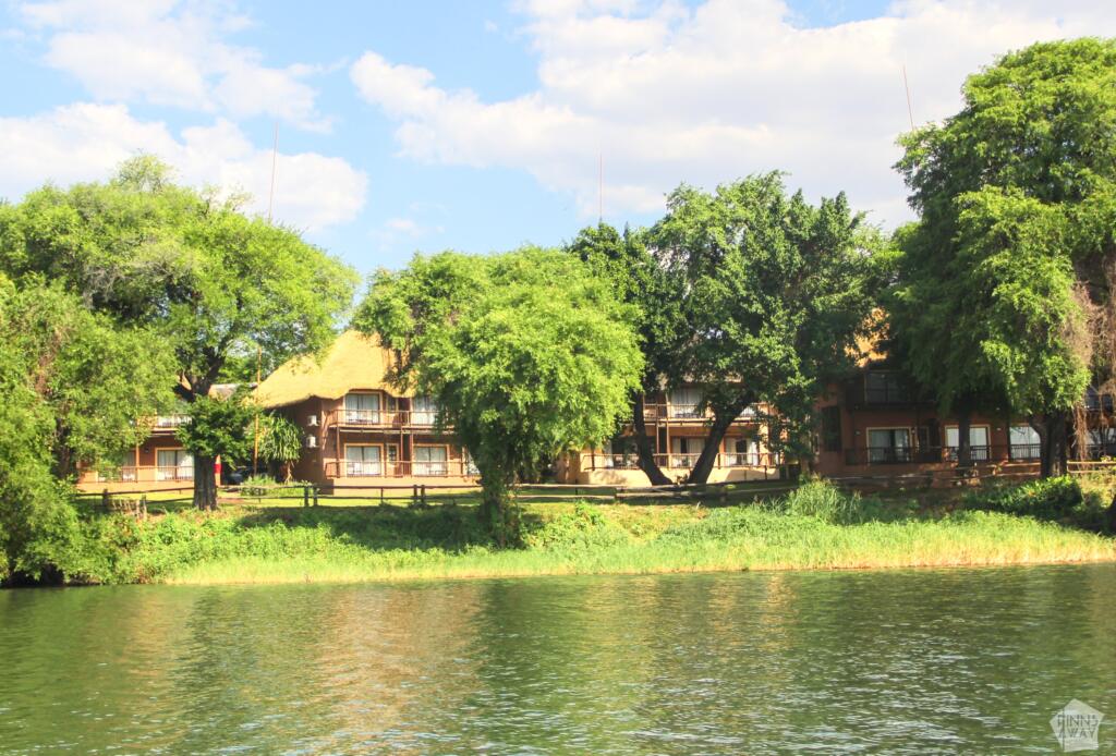 Elämää Nomadina - Venesafari Chobe-joella Botswanassa Lodge Chobe-joen varrella | Venesafari Chobe-joella Botswanassa | Elämää Nomadina