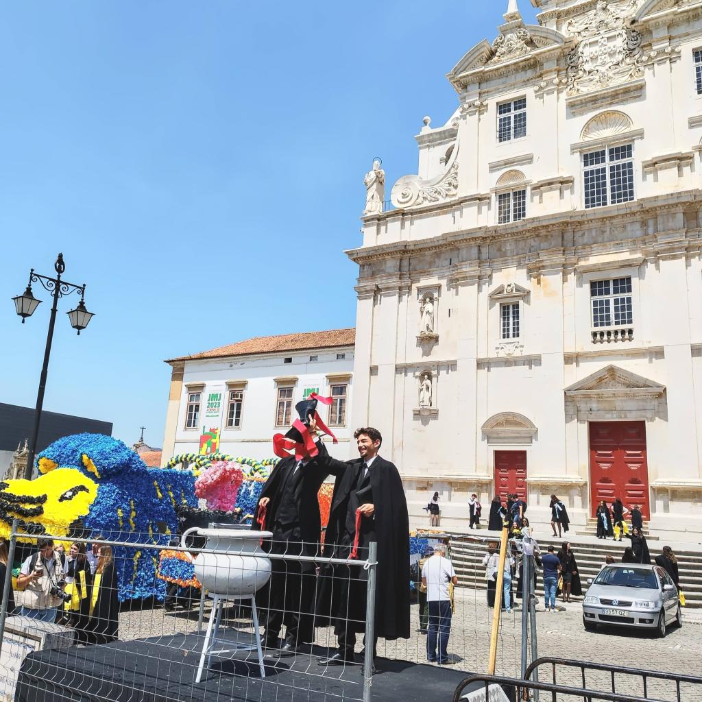 Queima das Fitas, nauhojen polttaminen Coimbrassa | Road trip Portugalissa: Rannikkomaisemia, Tomar ja Coimbra | Elämää Nomadina