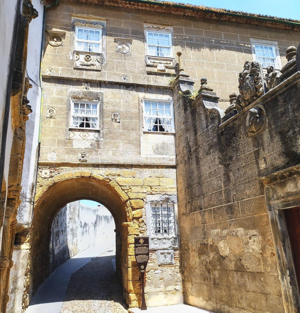 Casa de Sub-Ripas, asunto kaupunginmuureissa Coimbrassa | Road trip Portugalissa: Rannikkomaisemia, Tomar ja Coimbra | Elämää Nomadina