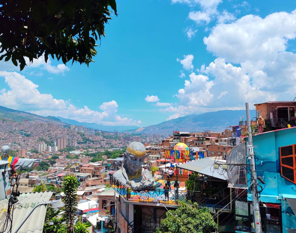 Elämää Nomadina - Seikkailu Kolumbiassa vei suurkaupungeista rantakohteisiin Comuna 13, Medellin | Kolumbia | Elämää Nomadina blogi
