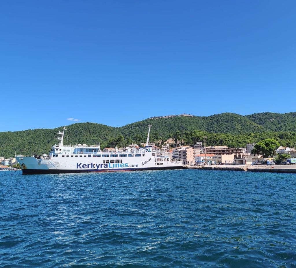 Kerkyra Linesin lautta Korfulle | Autolla Euroopassa: Korfu ja Thessaloniki Kreikassa | Elämää Nomadina