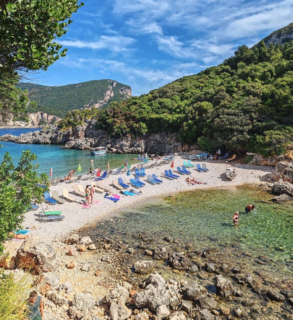 Limni Beach, K Korfu | Autolla Euroopassa: Korfu ja Thessaloniki Kreikassa | Elämää Nomadina