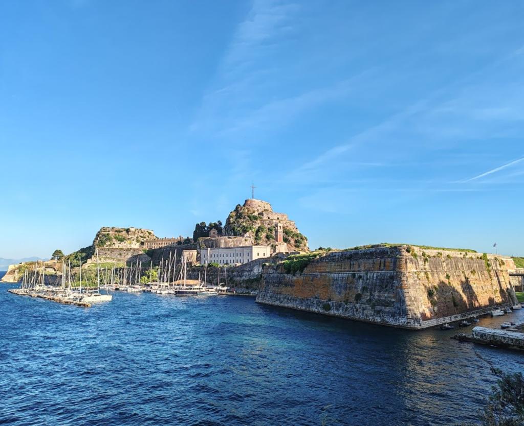 Korfun vanha linnoitus | Autolla Euroopassa: Korfu ja Thessaloniki Kreikassa | Elämää Nomadina