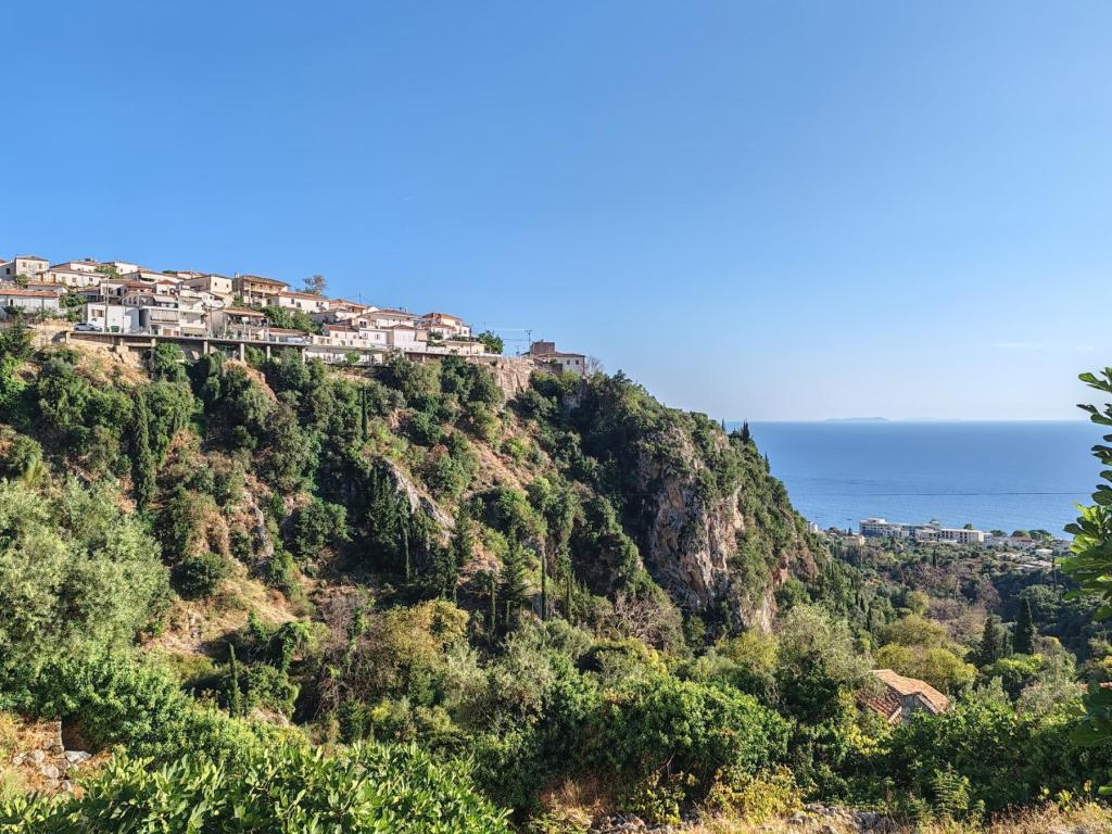 Dhermi | Albania: Kruja, Tirana ja rannikkoa | Elämää Nomadina