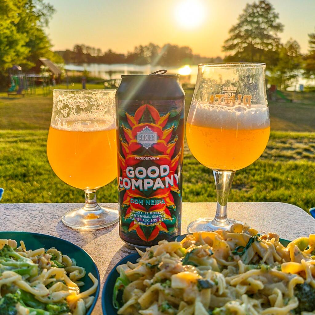 Illallinen Drenstwo-järvellä Puolassa | Euroopan road trip: Halki Baltian rannikon kautta | Elämää Nomadina blogi