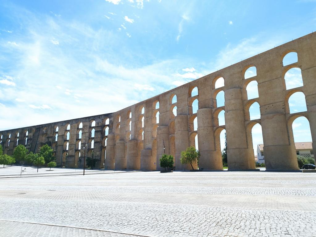 Elvasin akvedukti | Road trip Espanjasta Portugaliin | Elämää Nomadina