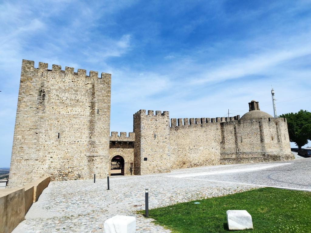 Elvasin linna | Road trip Espanjasta Portugaliin | Elämää Nomadina