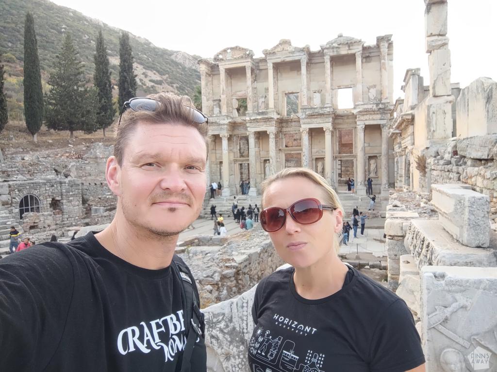 Tutustumassa Efesoksen raunioihin | Road trip Turkissa | Elämää Nomadina
