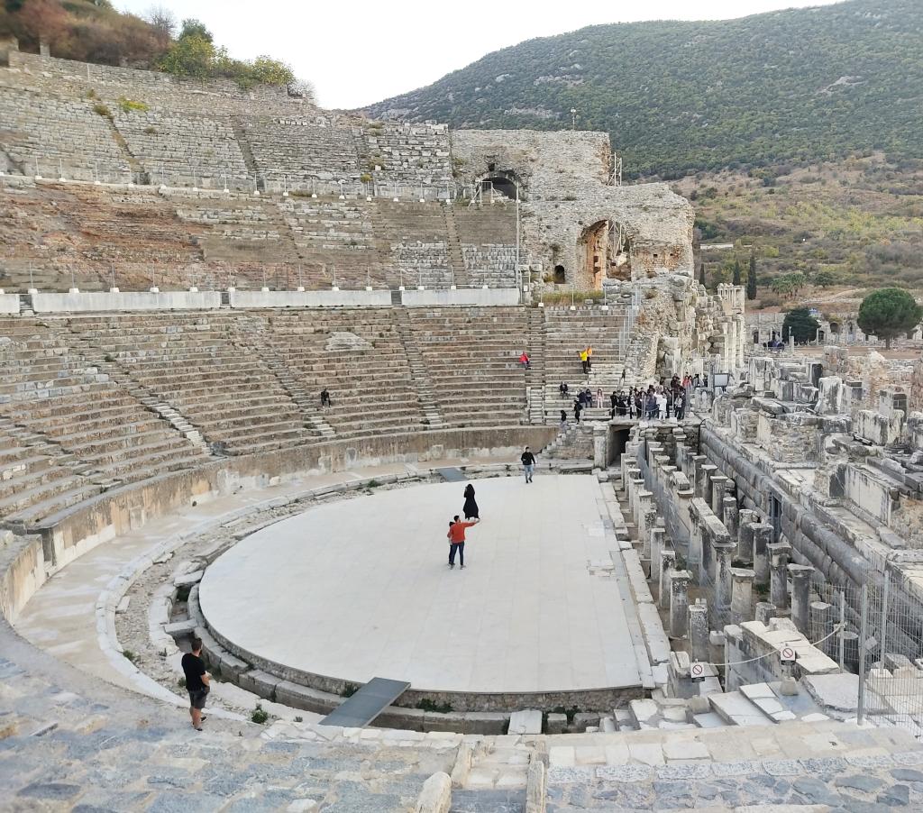 Efesoksen amfiteatteri | Road trip Turkissa | Elämää Nomadina