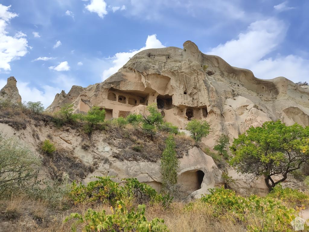Kallioon rakennettuja luolia Kappadokiassa | Road trip Turkissa: Upea Kappadokia | Elämää Nomadina blogi