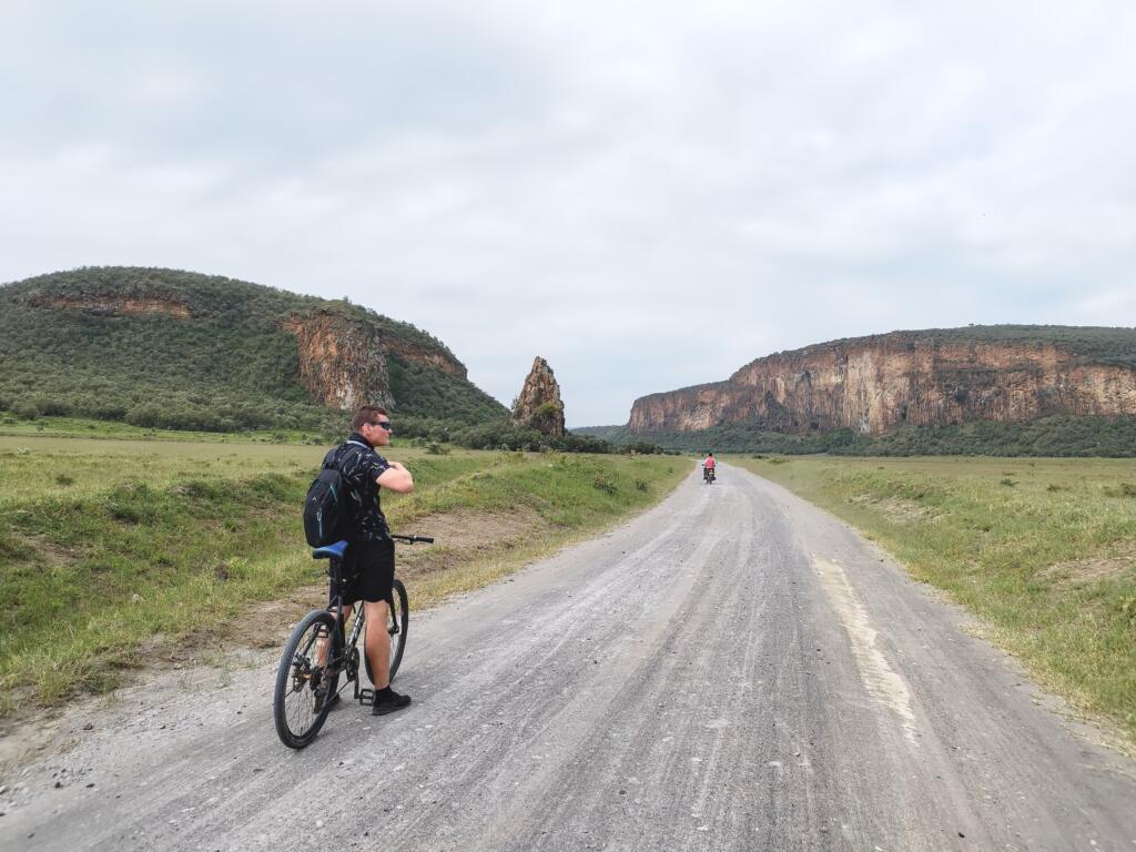 Elämää Nomadina - Luontoseikkailuja Naivashassa Itä-Afrikan hautavajoamassa Polkupyöräsafarilla | Hells Gate National Park | Naivasha, Kenia | Elämää Nomadina