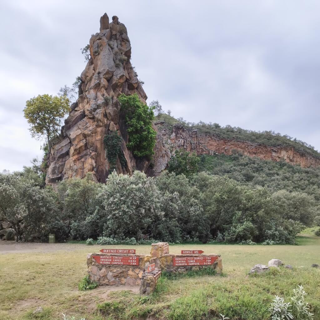 Elämää Nomadina - Luontoseikkailuja Naivashassa Itä-Afrikan hautavajoamassa Fischers Tower | Hells Gate National Park | Naivasha, Kenia | Elämää Nomadina