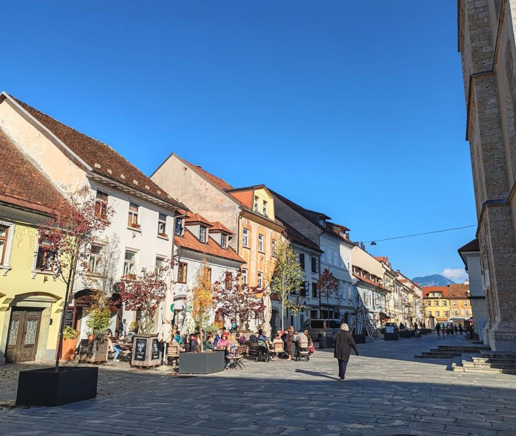 Elämää Nomadina - Syksyinen road trip Romaniasta Slovenian kautta Ranskaan Kranj, Slovenia | Syksyinen pakumatka halki Euroopan | Elämää Nomadina