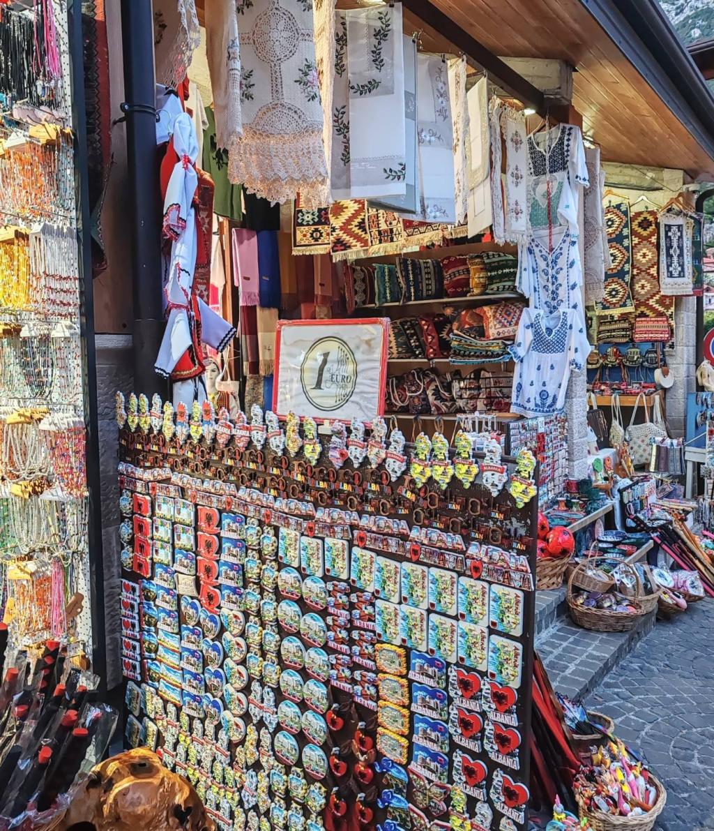 Krujan vanha basaari | Albania: Kruja, Tirana ja rannikkoa | Elämää Nomadina