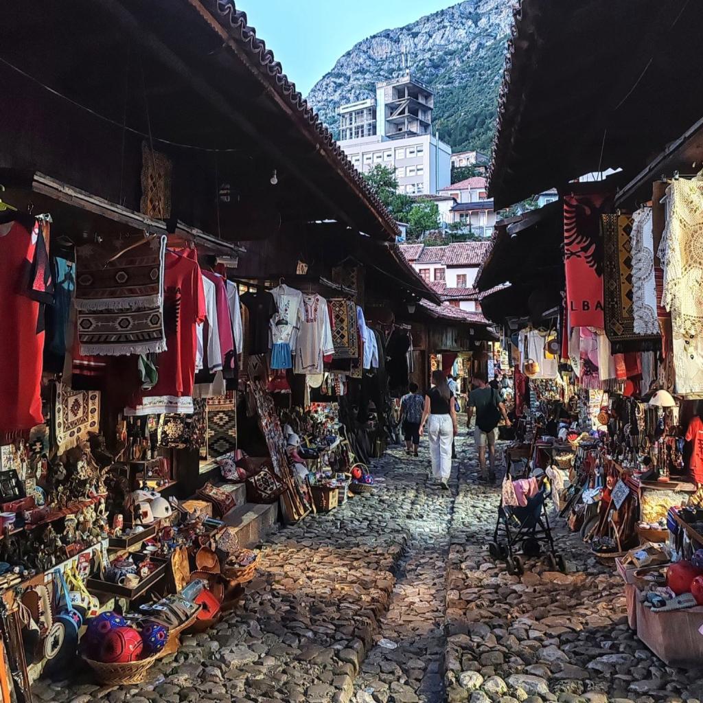 Krujan vanha basaari | Albania: Kruja, Tirana ja rannikkoa | Elämää Nomadina