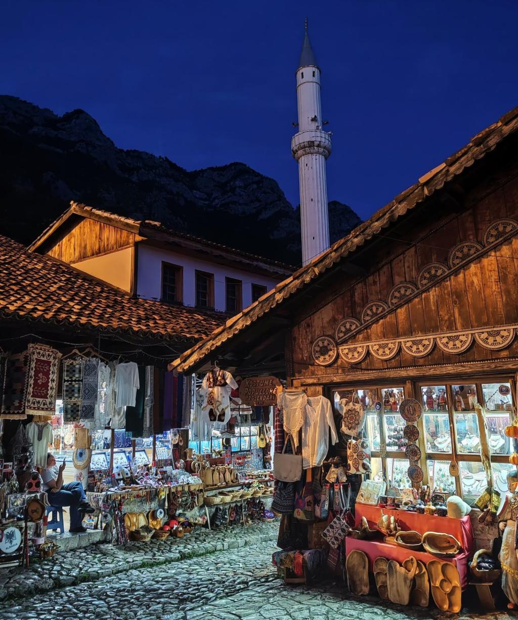 Krujan vanha basaari | Albania: Kruja, Tirana ja rannikkoa | Elämää Nomadina