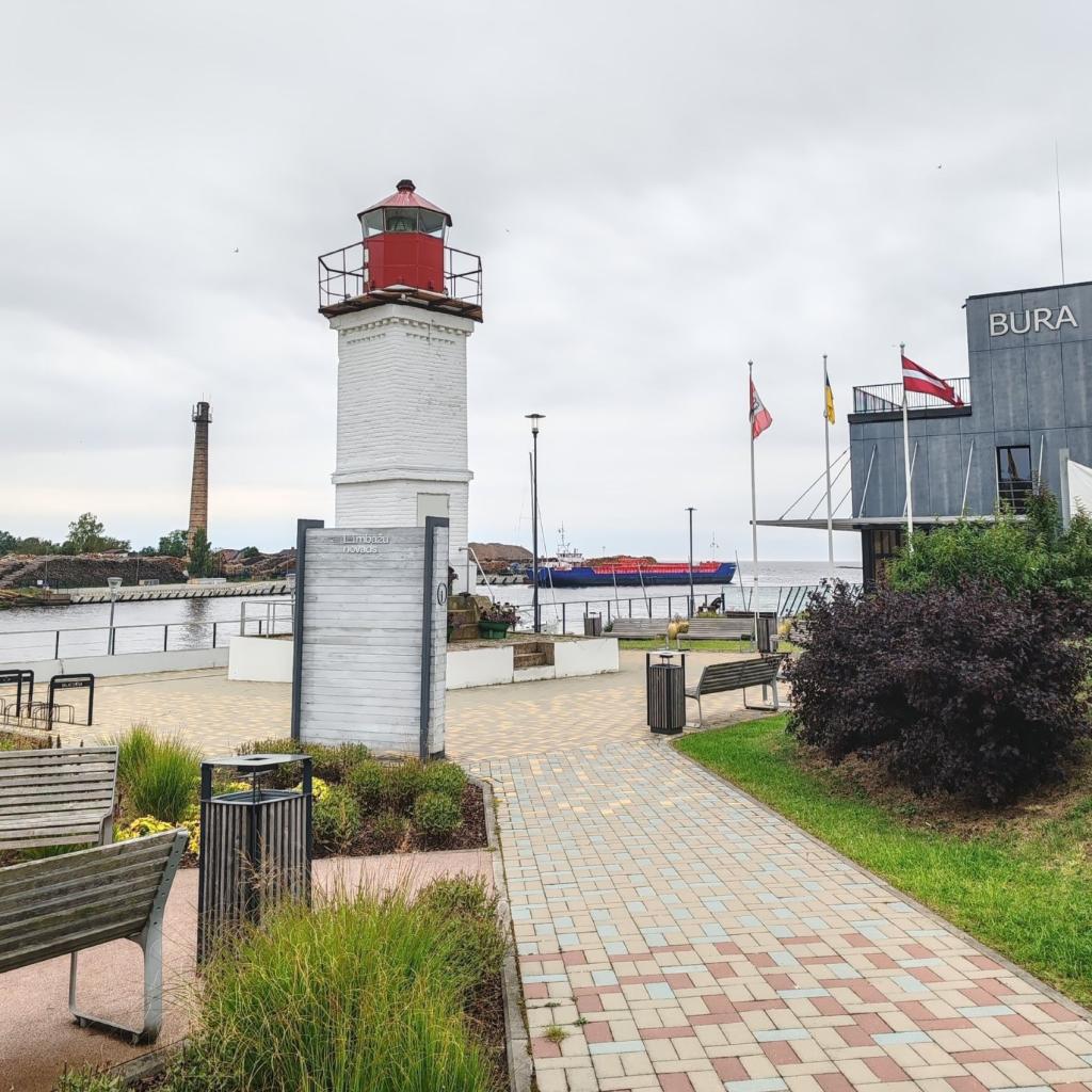Salacgrīvan majakka, Latvia | Kesäturistina Suomessa ja road trip halki Itä-Euroopan | Elämää Nomadina