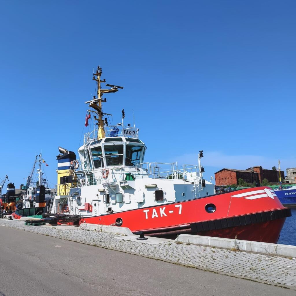 Vene Liepajan satamassa | Euroopan road trip: Halki Baltian rannikon kautta | Elämää Nomadina blogi
