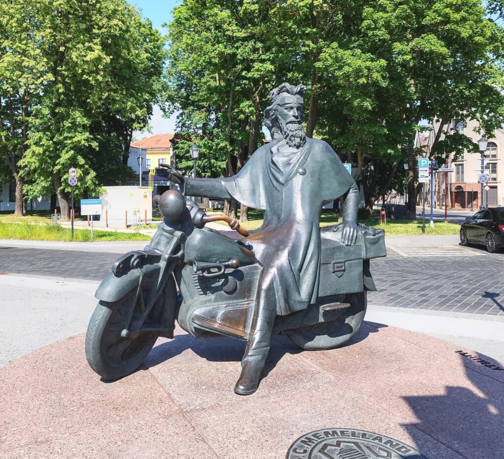 M.S.C Memelland statue, Klaipeda, Liettua | Euroopan road trip: Halki Baltian rannikon kautta | Elämää Nomadina blogi