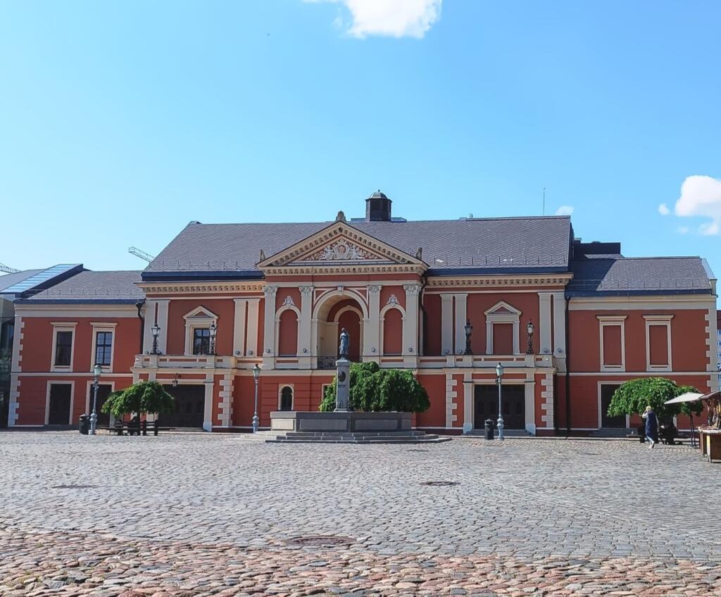 Klaipėda Drama Theatre, Liettua | Euroopan road trip: Halki Baltian rannikon kautta | Elämää Nomadina blogi