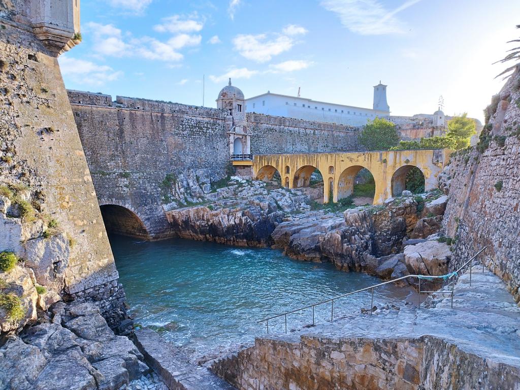 Penichen linna | Road trip Portugalissa: Rannikkomaisemia, Tomar ja Coimbra | Elämää Nomadina