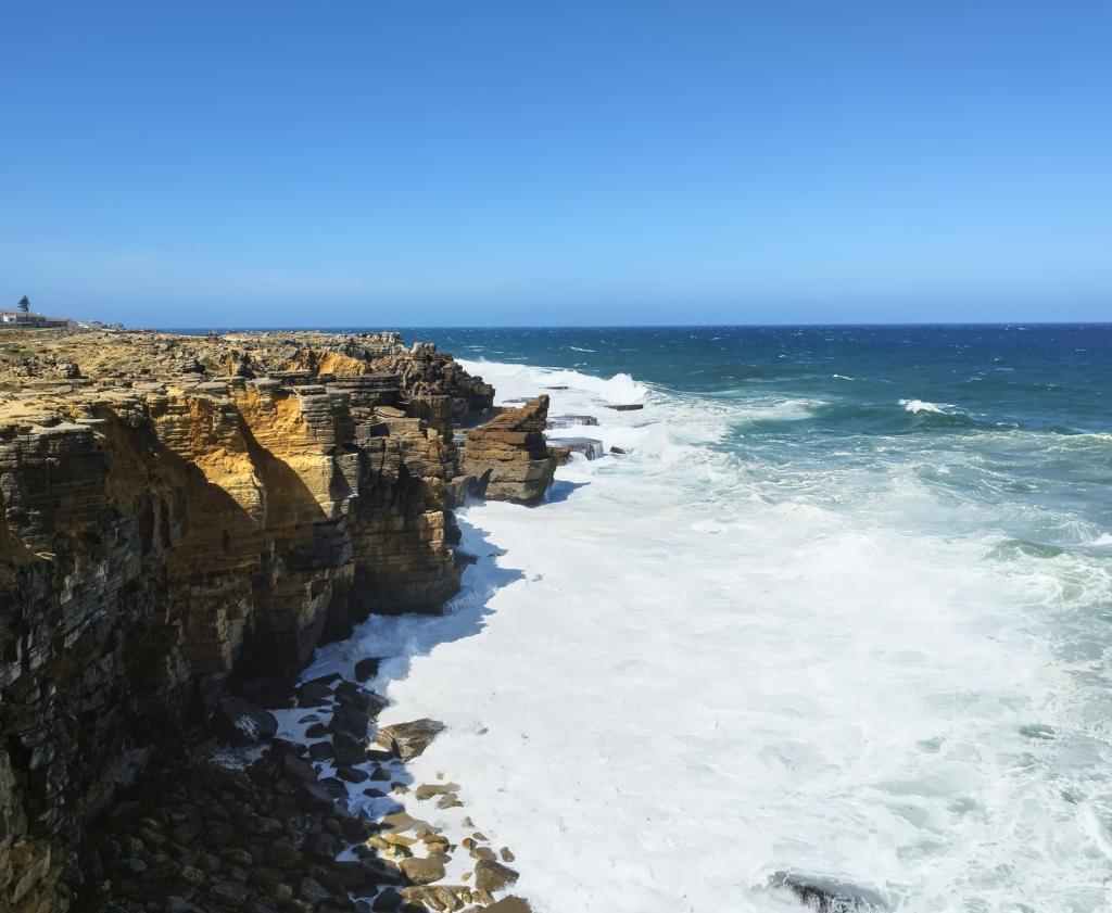 Rantakallioita Penichessa | Road trip Portugalissa: Rannikkomaisemia, Tomar ja Coimbra | Elämää Nomadina