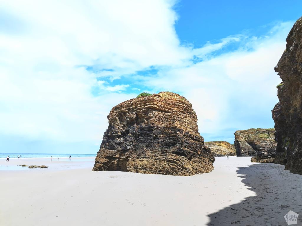 Elämää Nomadina - Vuosikooste 2023 – seikkailuja Euroopassa ja Itä-Afrikassa Playa de las Catedrales, Galicia, Spain