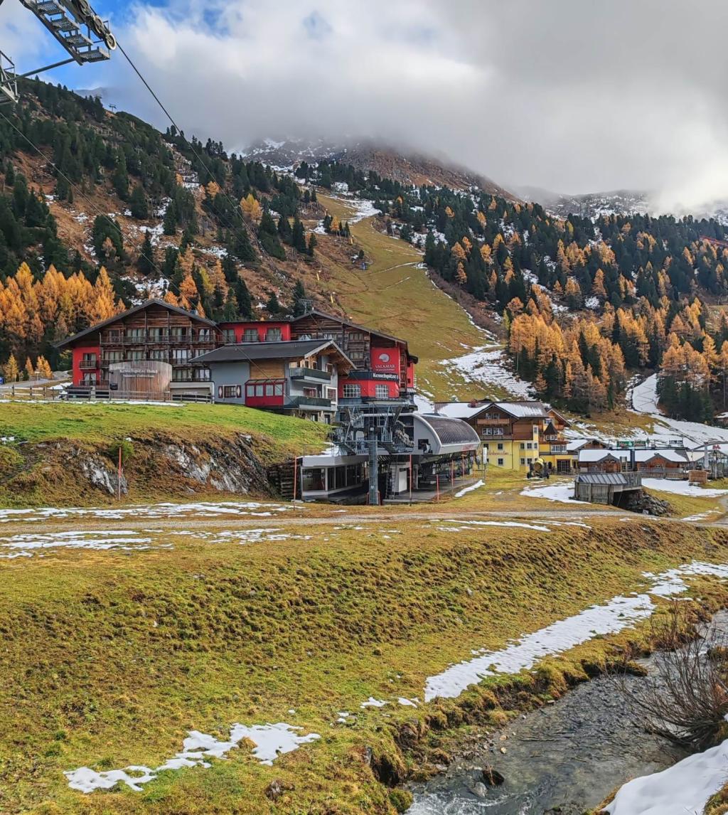 Elämää Nomadina - Syksyinen road trip Romaniasta Slovenian kautta Ranskaan Syysmaisema Turracherhöhen solassa Itävallassa | Syksyinen pakumatka halki Euroopan | Elämää Nomadina