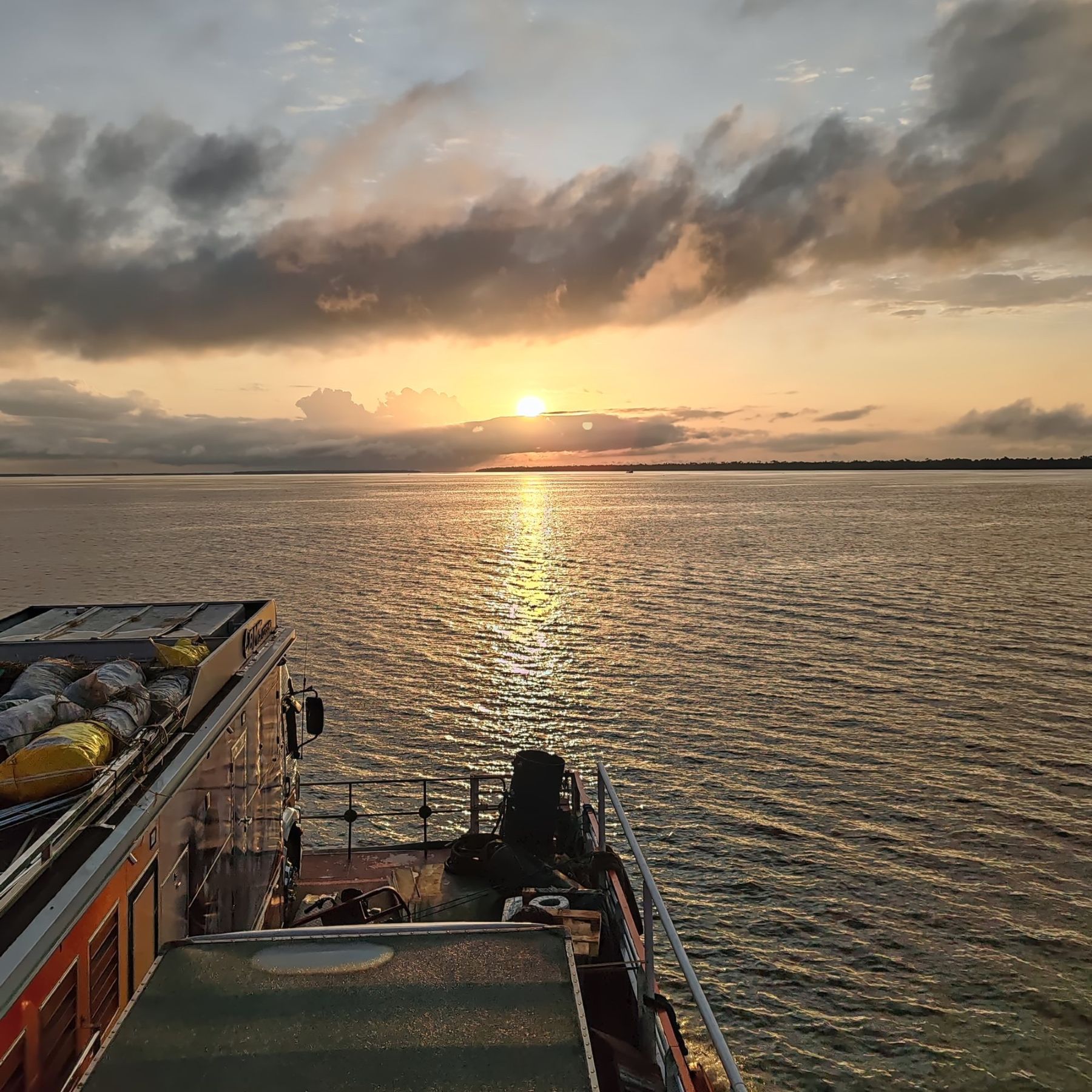 Elämää Nomadina - Elämää Nomadina - Digital nomadeina ja yrittäjinä maailmalla Auringonnousu Amazonilla | Brasilia | Amazon jokilaivalla Manaus - Santarem - Belem | Elämää Nomadina